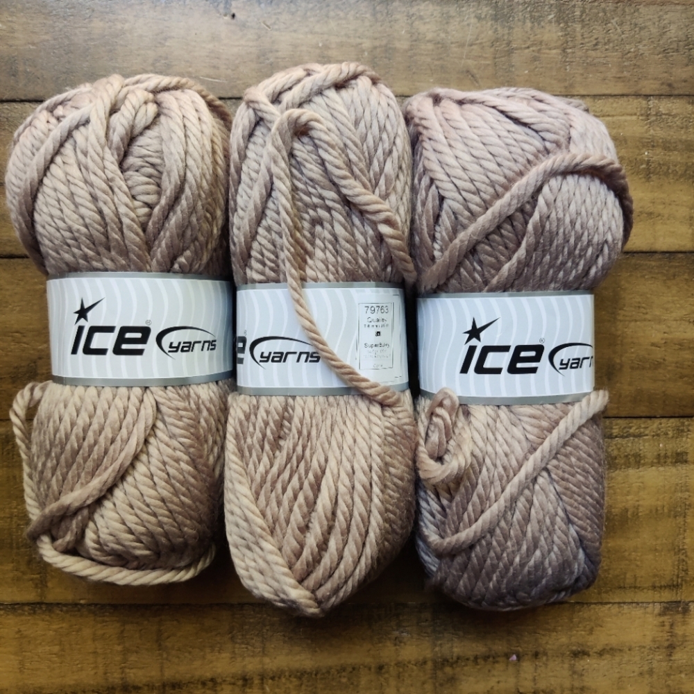 Ice Yarns Super bulky acrylic yarn knitting NWT
